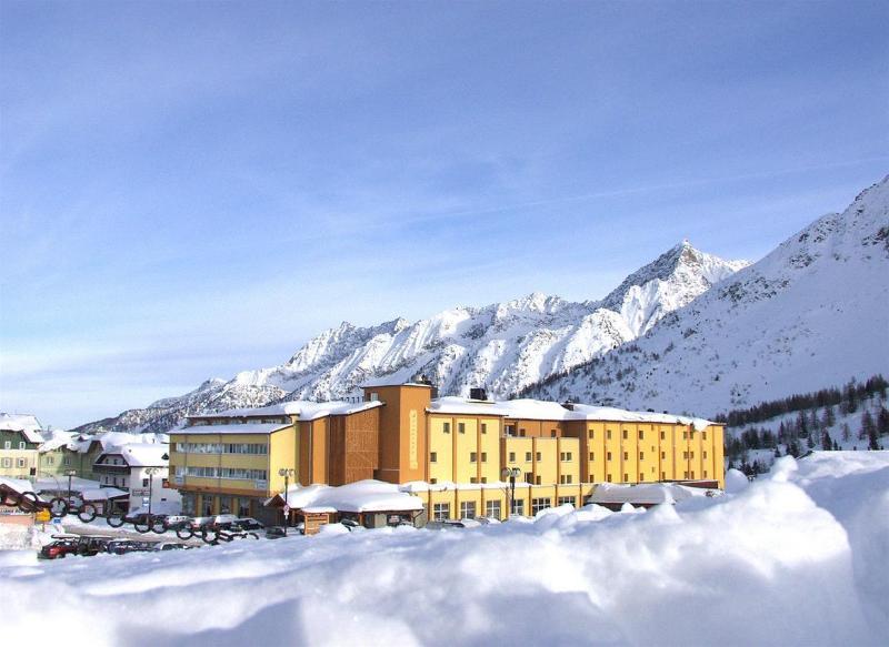 Grand Hotel Miramonti Tonalepas Buitenkant foto